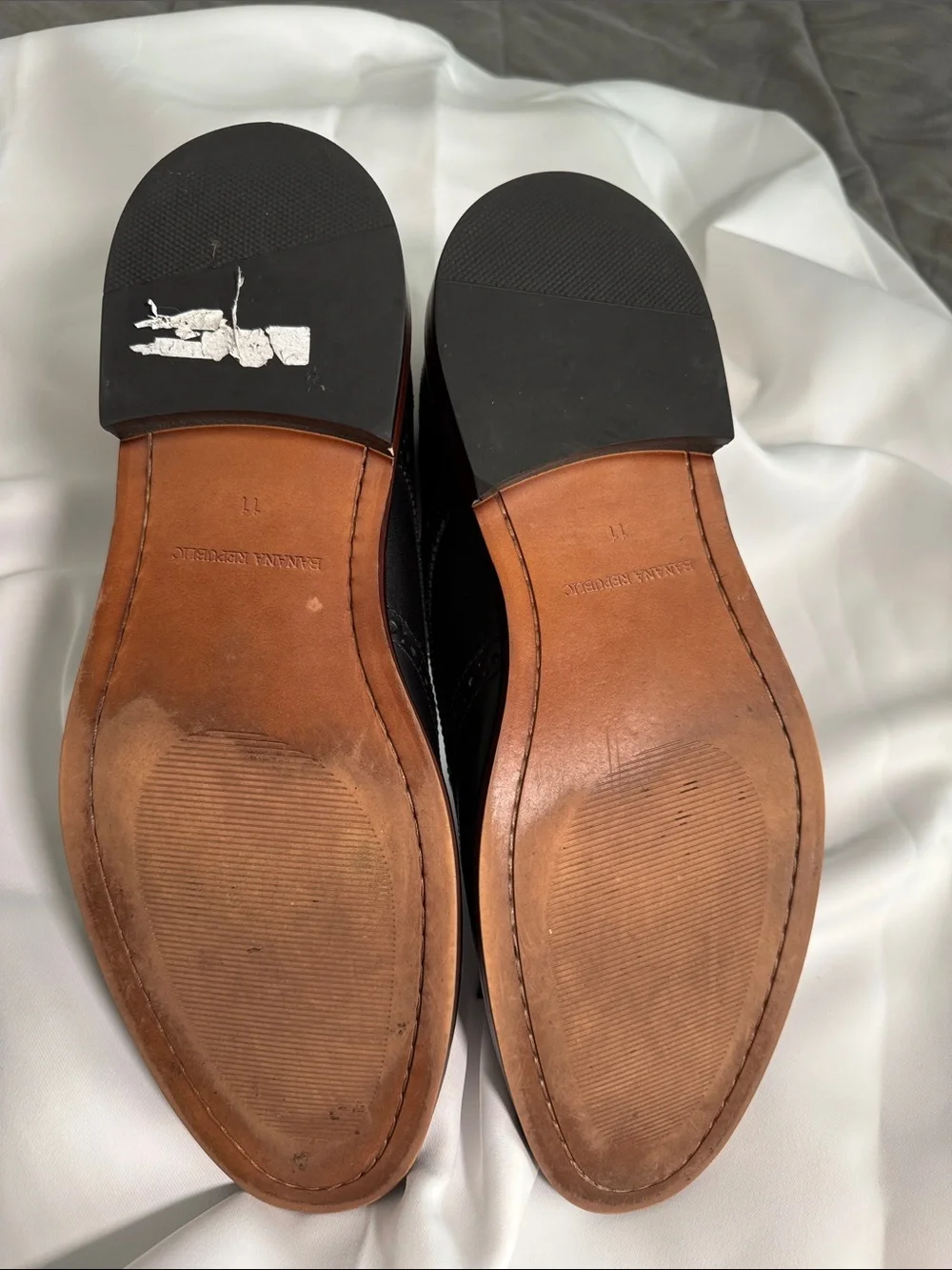 Banana Republic Black Italian Leather ortholite Wingtip Oxfords Brown Sole Sz 11